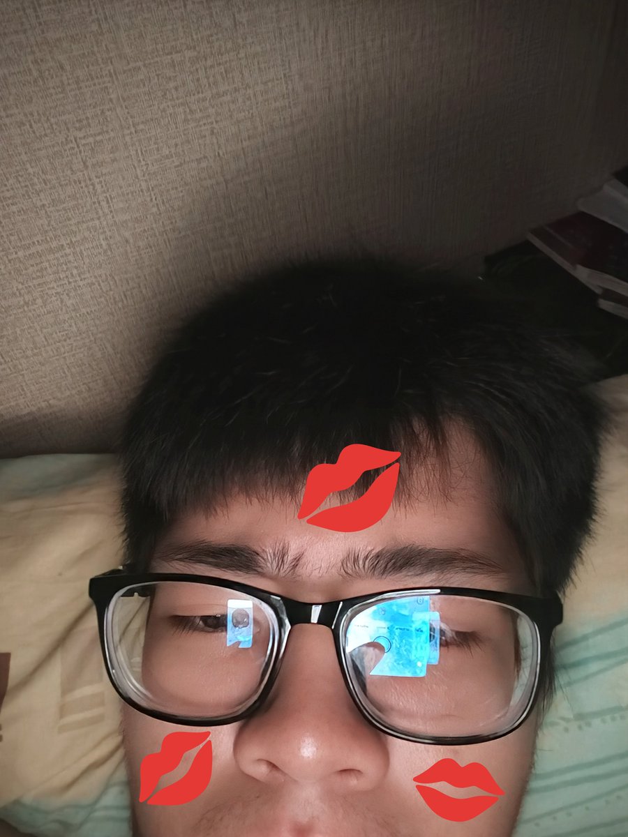 PAsakor77's tweet photo. Just finally blocked that one annoying girl 

She is heavily simp on me and I annoyed it so much when she do it ... Etc

Her:
Heyyyyyy~~~~
What are you doing now  🥰🥰
Me:
Nothing really 
Just talk to you
Her:
Really? 
Can you sent me a picture of you?
Me: 1st pic
Her: 2nd pic https://t.co/5NLalVyxxP