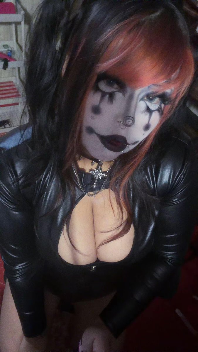 dollywithmolly's tweet photo. should i do another clown look? 🤔💭 https://t.co/RB7uSeydCF