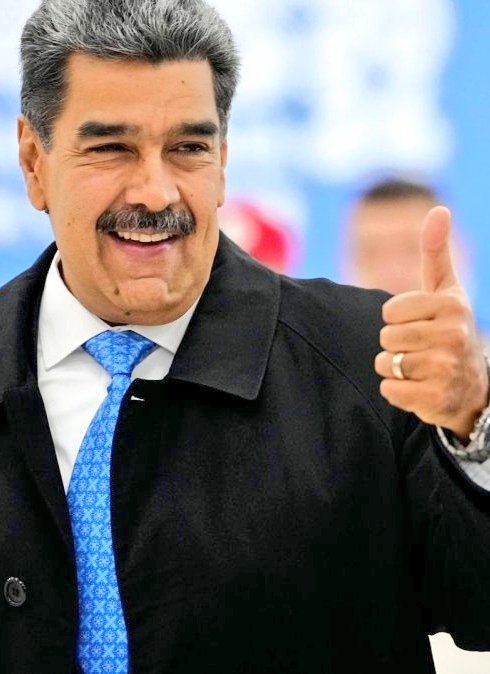 Hernanhernan53's tweet photo. Yo voté por @NicolasMaduro 
Fué mi decisión y lo queremos Aquí!
Quién quita y quienes colocan es el Pueblo Venezolano! https://t.co/mULoWf56q3