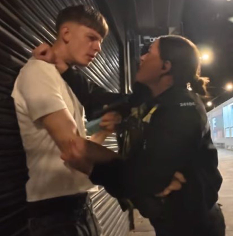 BROKENBRITAIN0's tweet photo. 🚨BREAKING: All charges have been DROPPED against Cody Harper 🇬🇧 

Cody was ARRESTED and charged with assault after he was ATTACKED by a group of black people on Birmingham a few weeks ago. 

Now the police MUST apologise IMMEDIATELY. https://t.co/Z9WGRnELfA