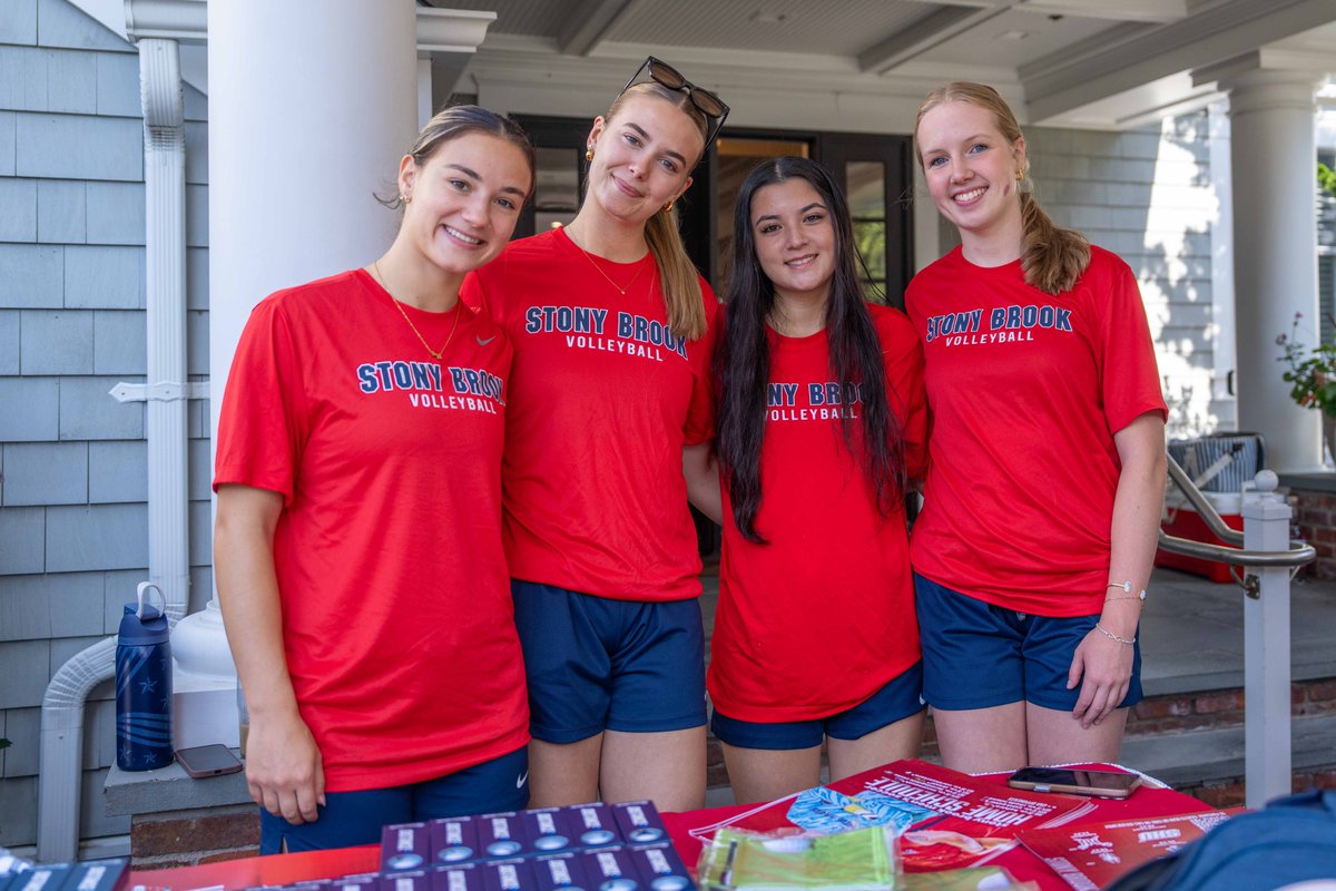 StonyBrookVB's tweet photo. From the court to the course⛳️

Always happy to lend a hand at the Stony Brook Athletics Golf Classic🏌️‍♀️ https://t.co/qme6v77Fiy
