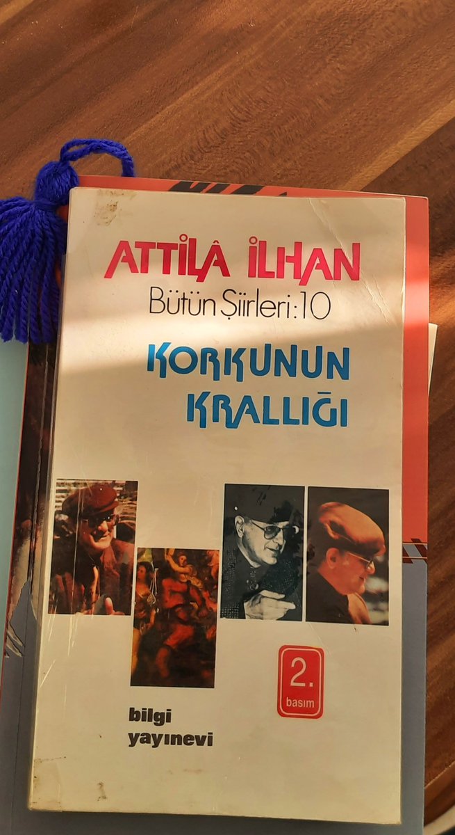 denizyildirim79's tweet photo. "Korku yalnızlığın gelişmesidir" diye bir dizesi var, üzerine seminer verilir. Temel ilkesi korkutma olan tüm sistemlerin insanı toplumsal bağlarından koparma, güveni yıkma, yabancılaştırma silahı kullanması boşa değil. Yalnızlaşmayı dayanışmayla aşıp bağları güçlendirmek gerek. https://t.co/FgoVuz899F