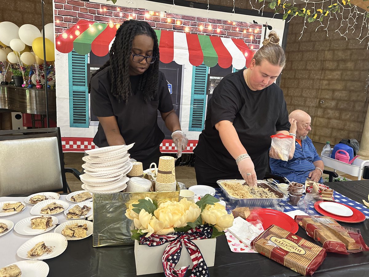 AHCedarGrove's tweet photo. Bakery Time was a sweet success! Our residents had a wonderful time baking, creating, and enjoying the delicious results together. Nothing beats a little fun in the kitchen! https://t.co/Nm9Zk7M4UI