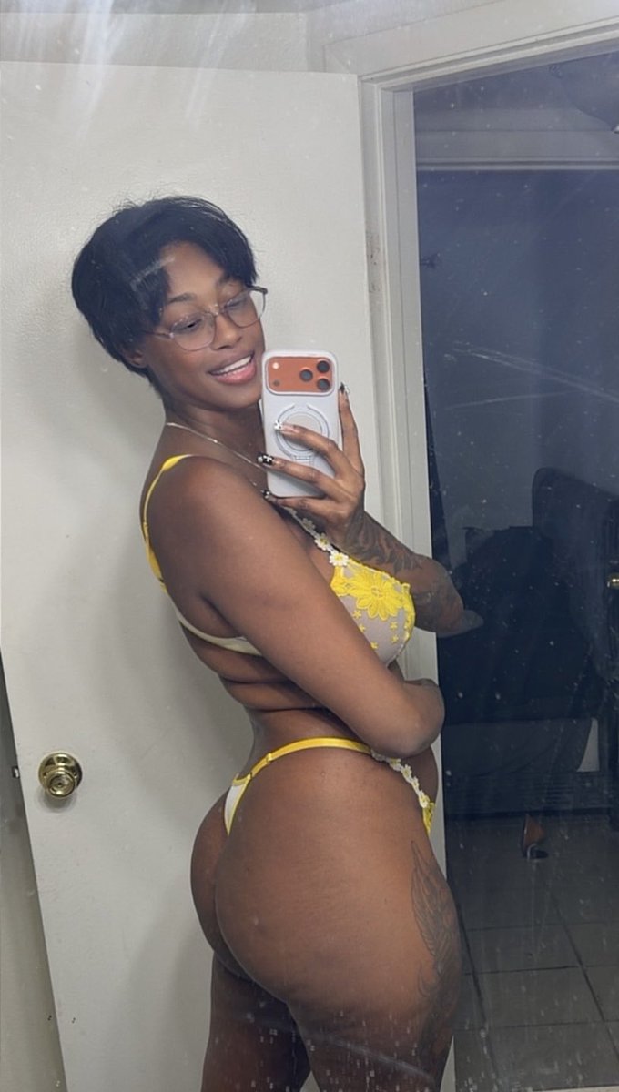 tallassbailey's tweet photo. Just a Ray of Sunshine for yall ✨💛☀️🌼

Your favorite 6’2 beauty Bailey 🌻🥹
Follow my OF Dada😘

https://t.co/ZZsL9Rb2GY https://t.co/SJ8lvXLFHF