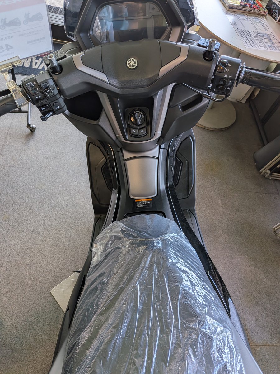 YSTECH24's tweet photo. おはようございます🙂‍↕️

毎日暑すぎる日が続いていますね😅
何もしてないのに、汗だくです😭

今週のツーリング熱中症に気を付けないと本当にやばそうです、こまめに休憩して行きましょう🏍️

NMAX155の人気カラー✨
イケてるブルーR25✨
どちらも即納出来ますのでご来店お待ちしております🤗 https://t.co/ORS1RhFZWe