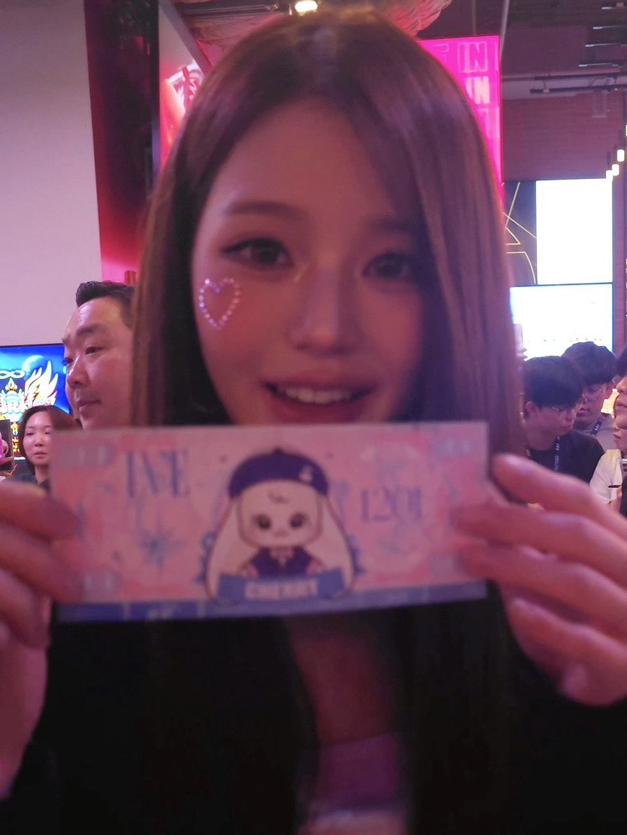 wonyaura's tweet photo. HEART EYES ONLY FOR WONYOUNG ₊˚⊹ ᢉ𐭩 https://t.co/UGAhLoqlsN