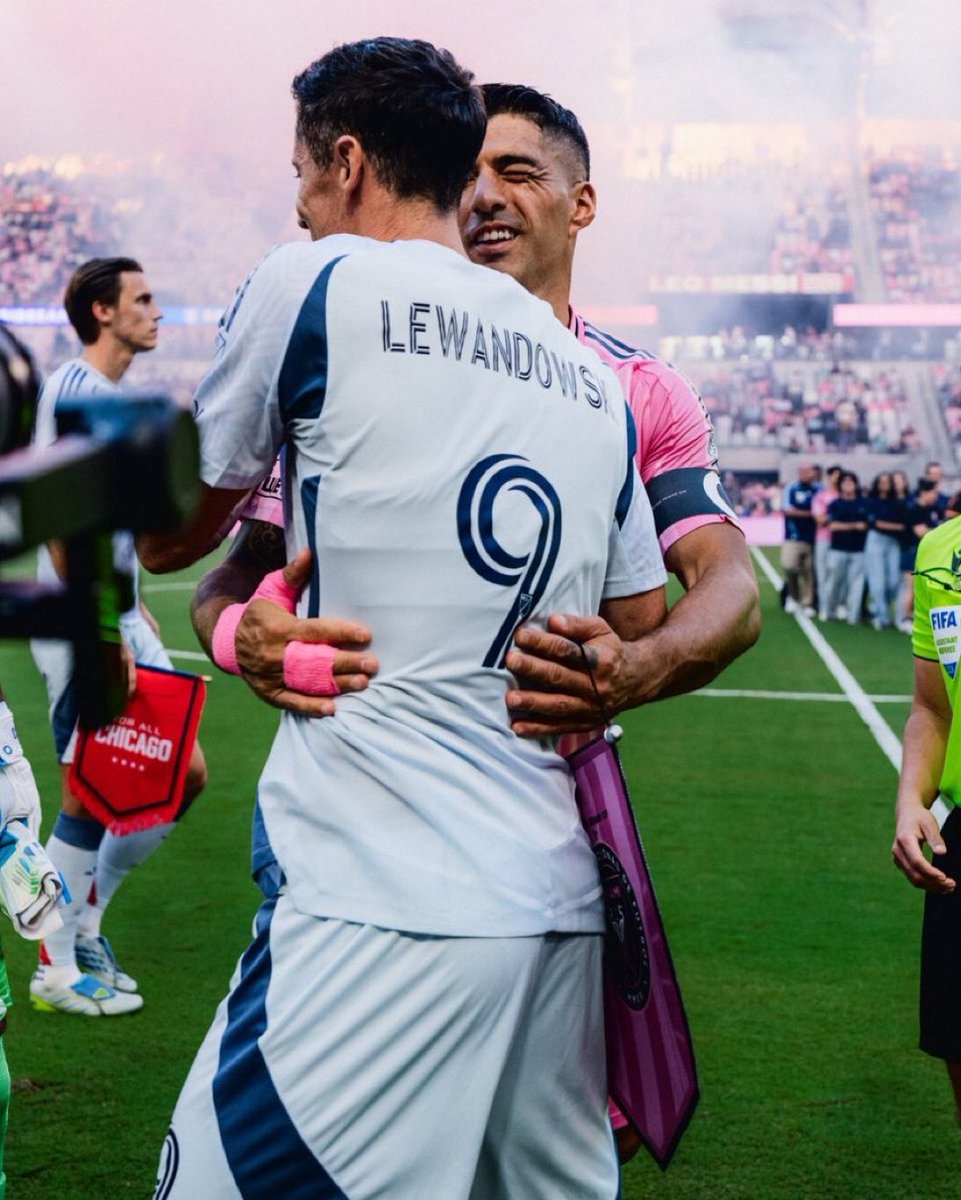 JeffFcb14's tweet photo. Que foton, los dos mejores 9 de la historia https://t.co/dyx2YlPC6Z