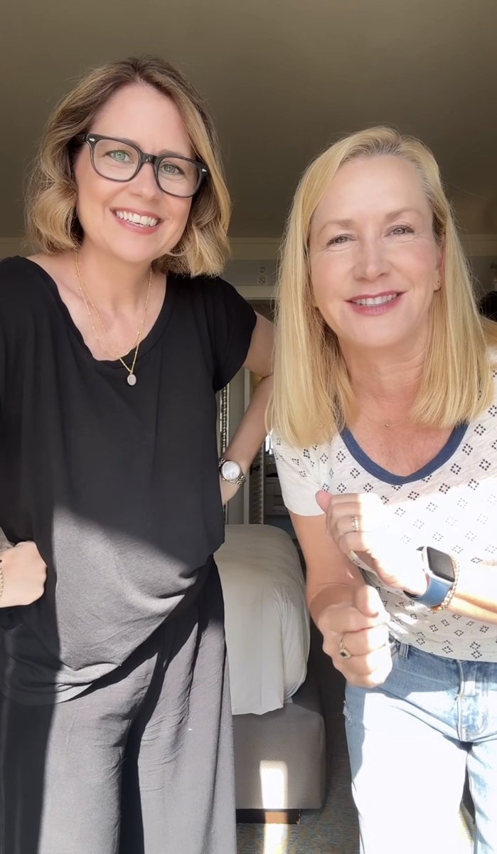 officedundies's tweet photo. MÃES! 

Jenna e Angela em novo video no instagram 

obs: a Jenna está LINDÍSSIMA mds eu to tão feliz de ver ela curada! https://t.co/QTs6UvGLL1