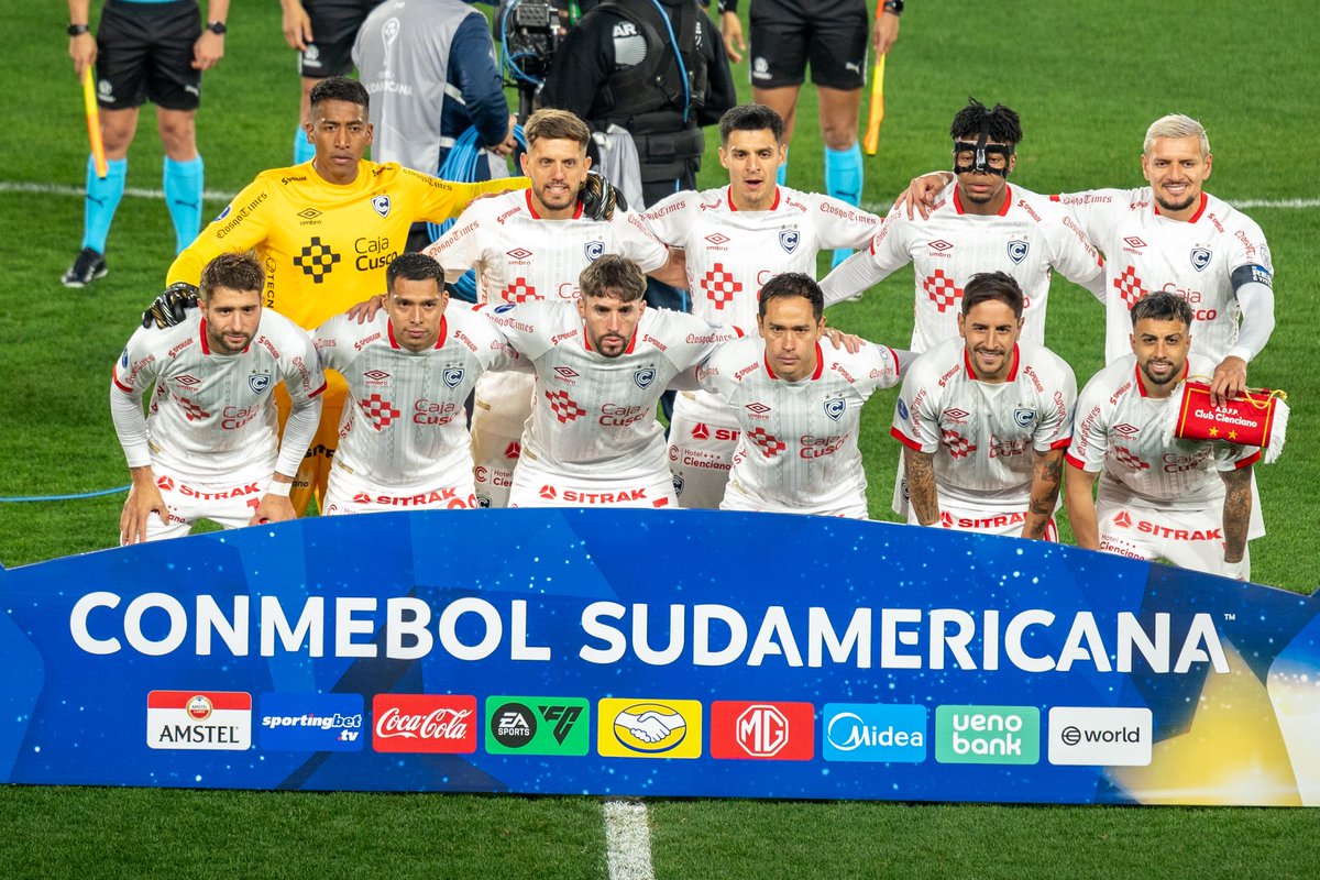 Club_Cienciano's tweet photo. ¡𝙑𝘼𝙈𝙊𝙎 𝘾𝙊𝙉 𝙏𝙊𝘿𝙊, 𝙀𝙌𝙐𝙄𝙋𝙊! 👊🏻⚽️

#LanúsxCienciano | #Sudamericana https://t.co/ezCh7vtPmU