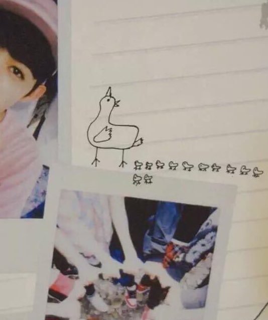 CheolsNoona's tweet photo. But this is so endearing. When Seungcheol started walking away to look for the spoon, Seungkwan immediately followed him, then Mingyu went 'ya Scoups where are you going?'
After that all the members followed him like ducklings https://t.co/12yubcNeQc