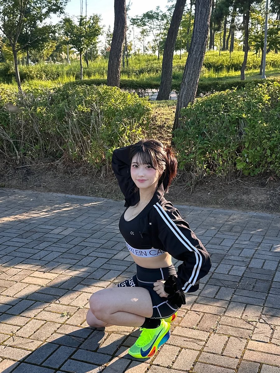 auddk_77zvs9's tweet photo. 마음껏 뛸 수 있는 두다리가 있음에 감사🦵����💦
SWEATYYYY🏃🏻‍♂️ https://t.co/Hp92AhkMbq