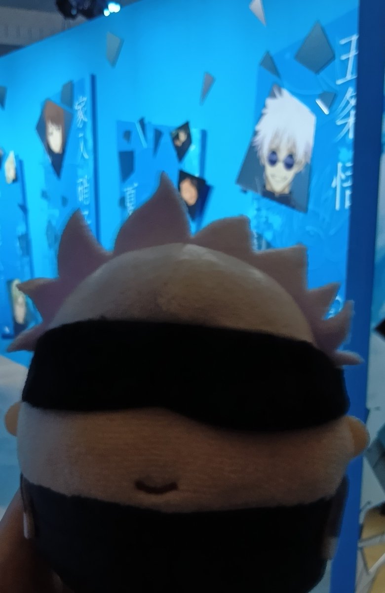 205fuwa5's tweet photo. お誘いいただいて、呪展札幌初日行ってきました〜🥳

😎 僕も行ってきたﾌﾜｧ😊

（賑わっている隙をぬって写真を撮ったためか、全ての写真がふわ五にフォーカスしていた😂）

緊張と人見知りであまり話せなかったけれど（←克服したい）とても楽しかったです✨
ありがとうございました😊 https://t.co/7qshehydtS