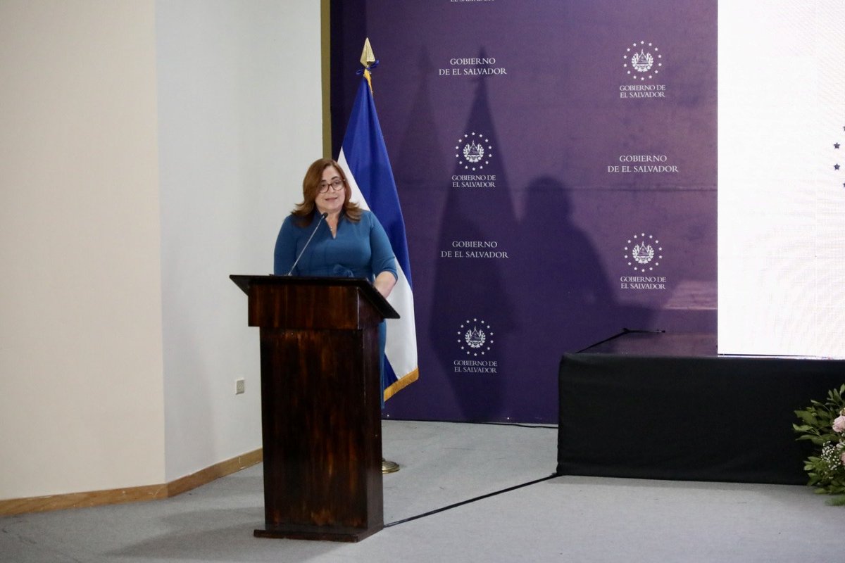PattyNGodinez's tweet photo. "Sembrando bienestar para el futuro".✨
#ProgramadeMovilidadLaboral.

Unimos esfuerzos desde el Viceministerio de Diáspora y Movilidad Humana con la @SSF_ElSalvador y el Proyecto ALDEA, ejecutado a través del Ministerio de Economía, para realizar el Encuentro de Trabajadores y Familias denominado "Sembrando bienestar para el futuro". ✨