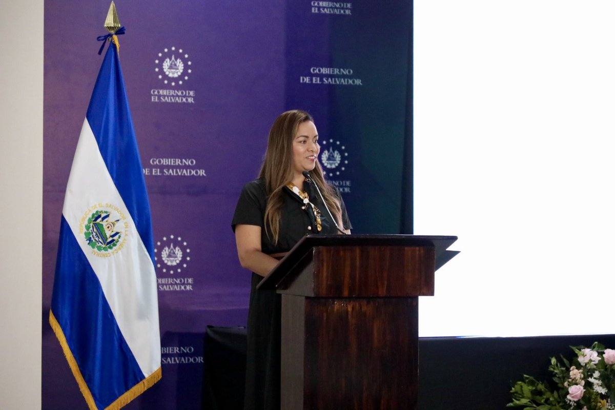 PattyNGodinez's tweet photo. "Sembrando bienestar para el futuro".✨
#ProgramadeMovilidadLaboral.

Unimos esfuerzos desde el Viceministerio de Diáspora y Movilidad Humana con la @SSF_ElSalvador y el Proyecto ALDEA, ejecutado a través del Ministerio de Economía, para realizar el Encuentro de Trabajadores y Familias denominado "Sembrando bienestar para el futuro". ✨