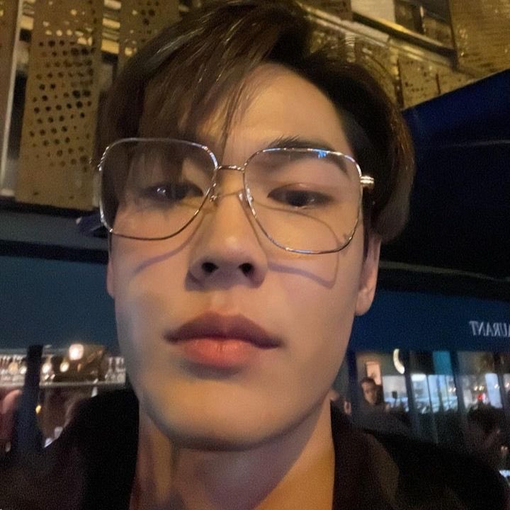 hancloudsz's tweet photo. yang bayar                   yang cantik https://t.co/0dXmo5UijJ