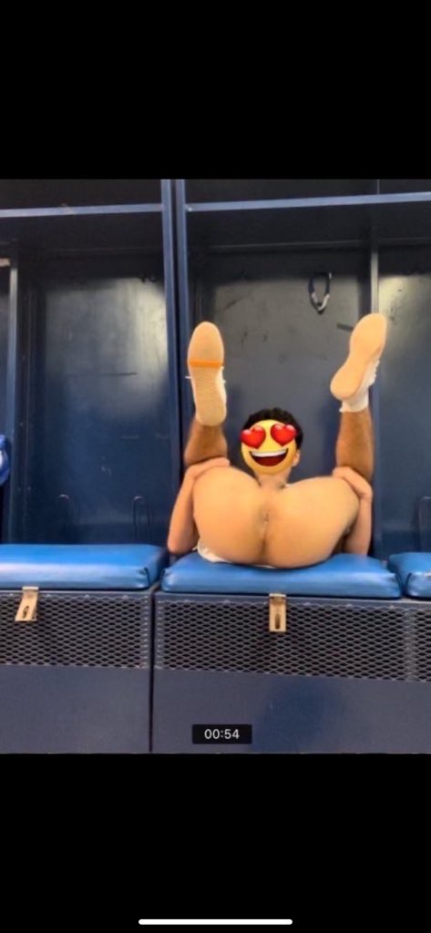 Clownheaux's tweet photo. I need to deep dick him fr https://t.co/aBek3ZrTgl