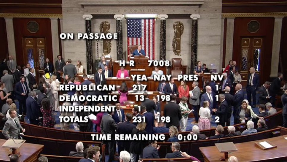 C_3C_3's tweet photo. Nancy Pelosi just voted NO to stop insider trading…

Pelosi outperformed Buffet over the last 10 years.

Pelosi’s stock portfolio grew by 720%.

Buffett's stock portfolio grew by 185%.

Pelosi had 4X the gains of one of the greatest inventors of all time.

Sure. https://t.co/vwNeXfl8kn