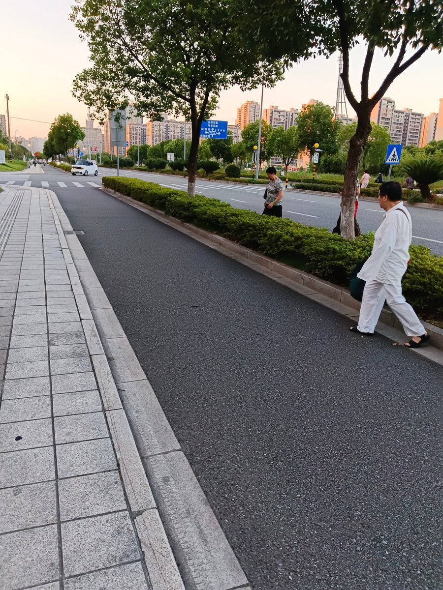 seontae98's tweet photo. My morning commute now takes 20 mins by e-bike, down from 1hr on the crowded bus—small swap, huge daily win! https://t.co/JqacAHbXyW