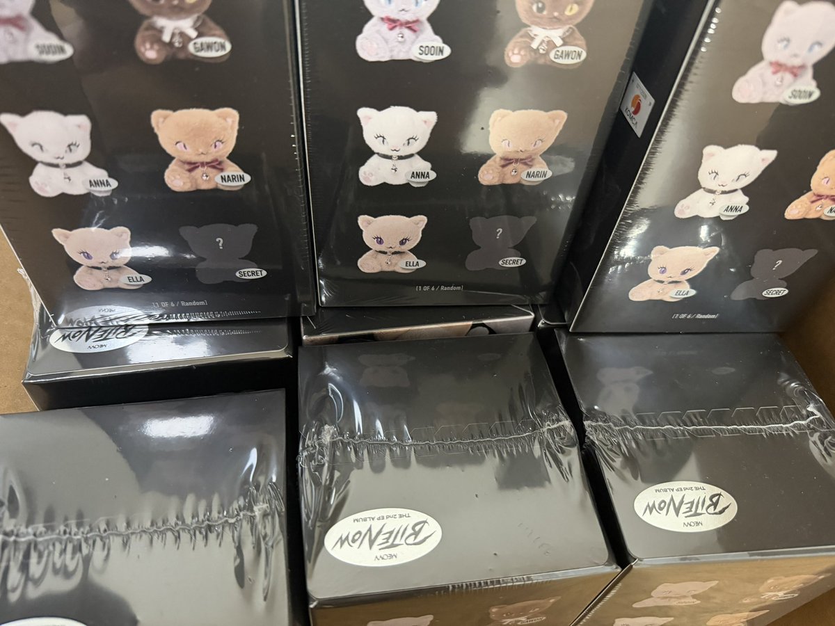 hooo_0_0's tweet photo. MEOVV 미야오 BITE NOW 키티플러쉬 KITTY PLUSH 미개봉 앨범 인형 현물

each 3.5

미야오 PHOTOBOOK ver 포토북버전 바이트나우 드롭탑 Droptop 핸즈업 Hands up meovv narin gawon ella sooin anna 미야오 안나 나린 가원 엘라 수인 케이포타운 앨범 미개봉 EP앨범 2집 https://t.co/cYT0CkUVA5