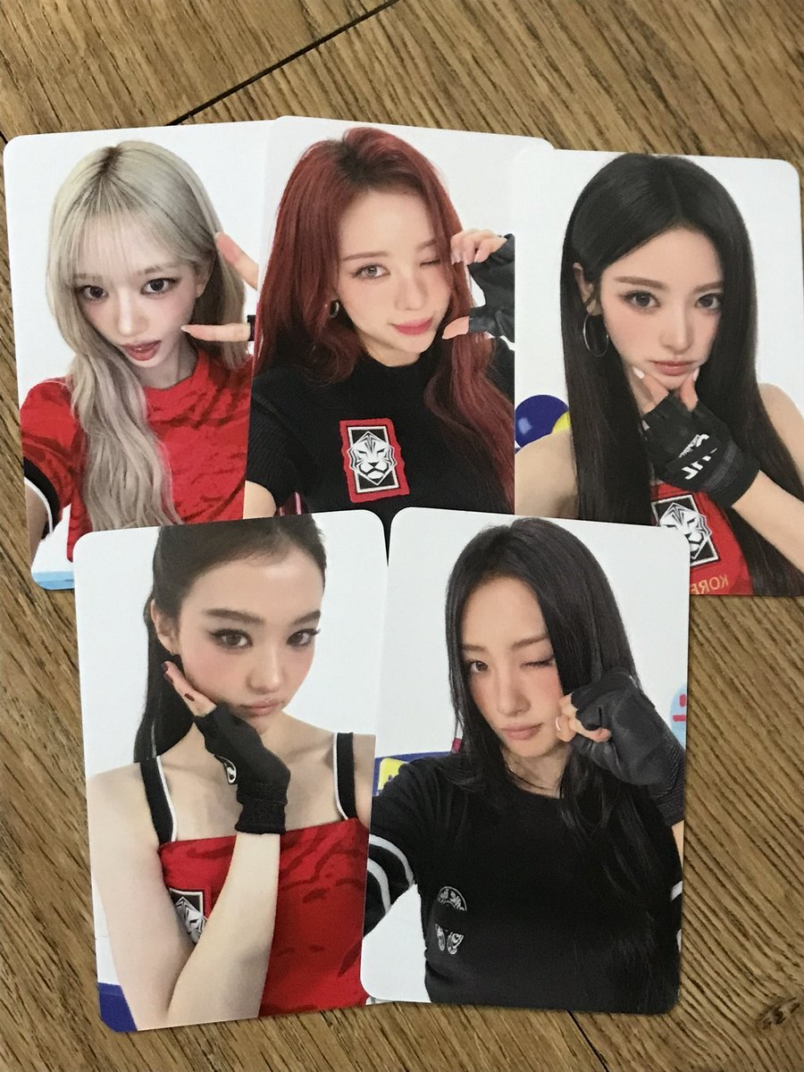hooo_0_0's tweet photo. MEOVV 미야오 BITE NOW 양도 사운드웨이브 사웨 포카 미공포 포토카드 양도

Set - 5.5

미야오 PHOTOBOOK ver 포토북버전 바이트나우 드롭탑 Droptop 핸즈업 Hands up meovv narin gawon ella sooin anna 미야오 안나 나린 가원 엘라 수인 케이포타운 앨범 미개봉 EP앨범 2집 https://t.co/SDRnkumili