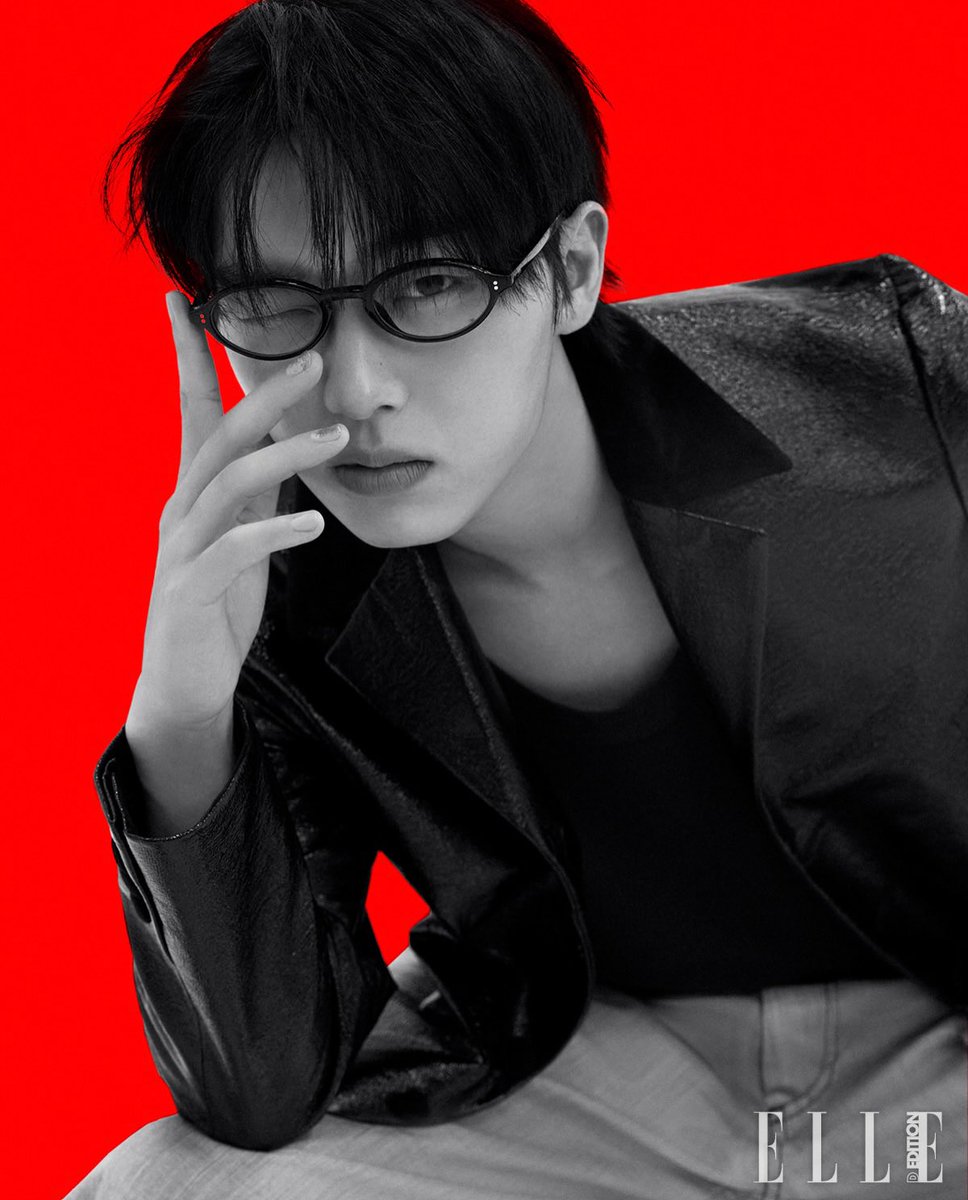 orbtingyou's tweet photo. the red                                         the blue https://t.co/G3R4lFzE1Q