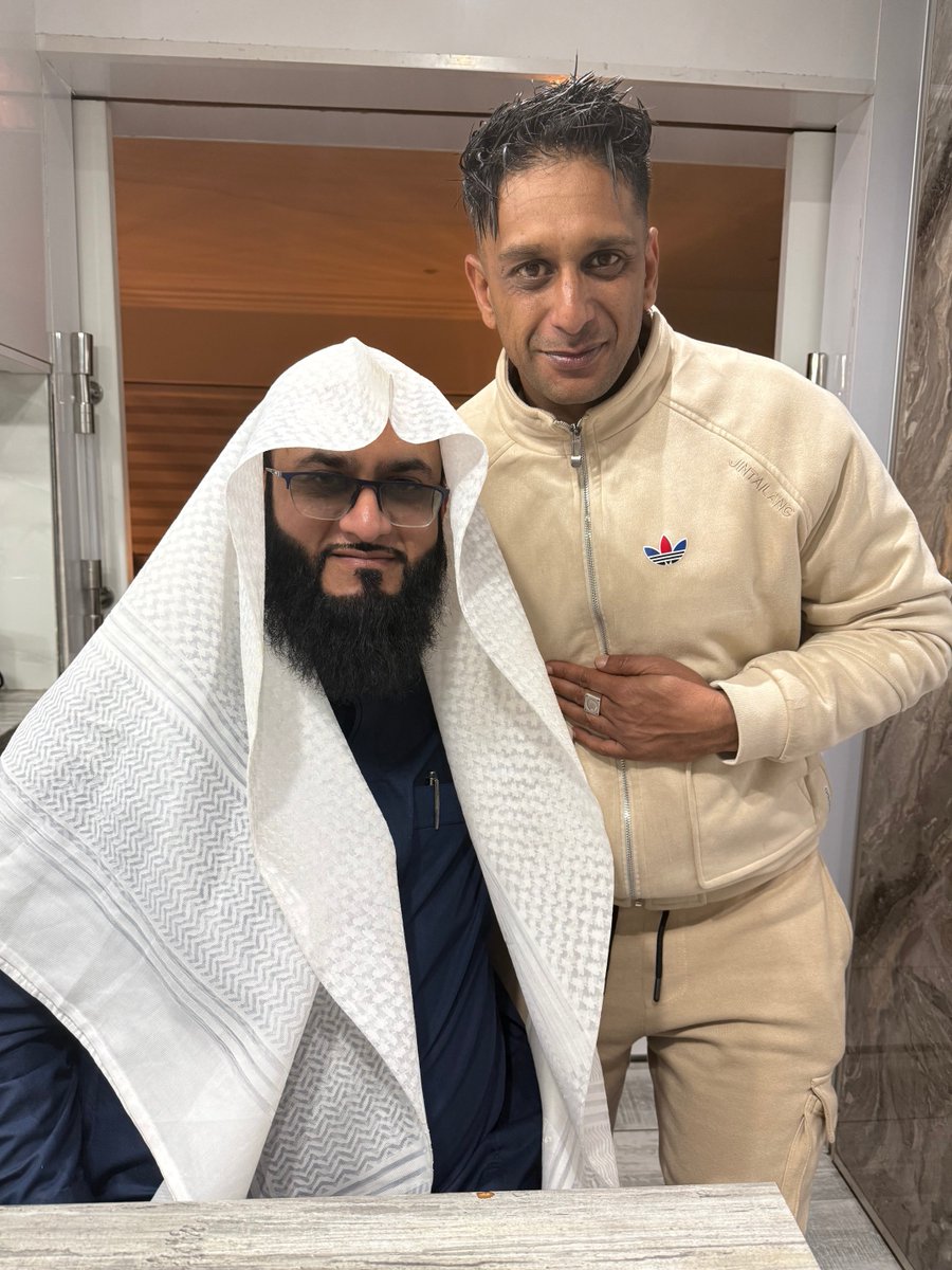 hammaad6's tweet photo. Niaz rocker a friend who always keeps people entertained and is always happy may the Almighty keep him happy and grant him aafiyah https://t.co/cMjYe6n8HH