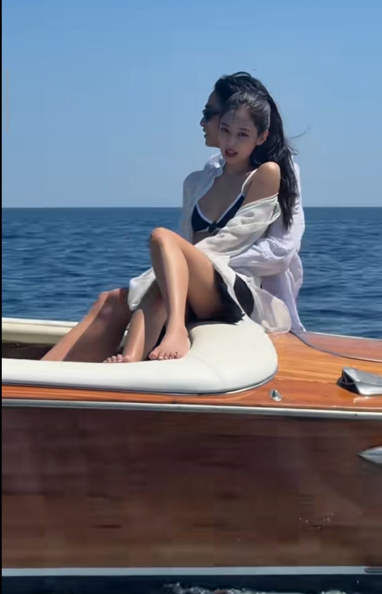 im_PatriciaXD's tweet photo. Asi estoy ahorita, el viernes me crecen el doble, en mi propia cara Jennie Kim 😭 https://t.co/m0DavCdp7R
