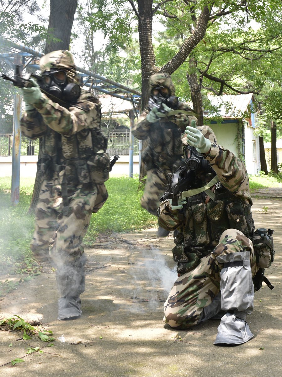 LeWen_051's tweet photo. PLA CBRN Chemical Defense Force
FFF02型防毒服 https://t.co/N7C06URo6c
