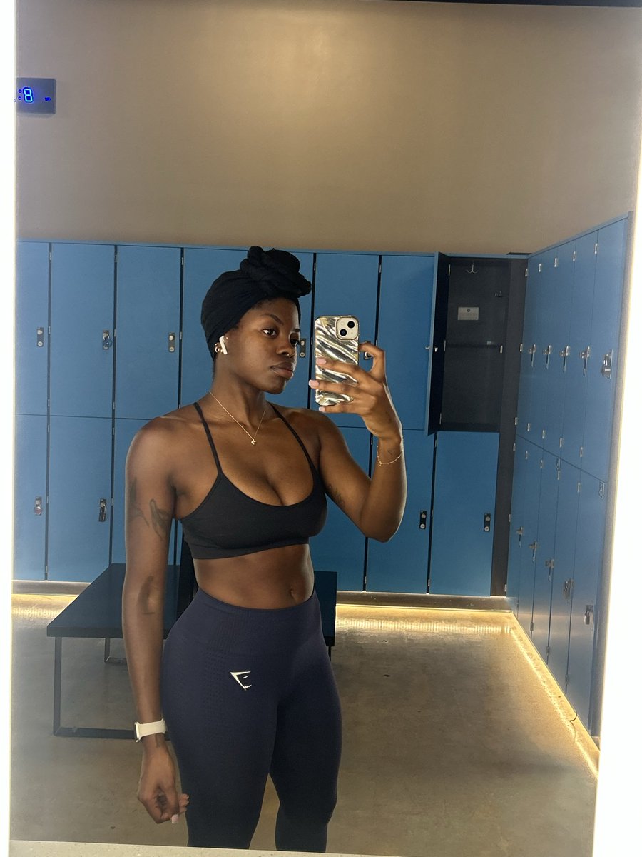 mg_ta22774's tweet photo. Hey Siri play hot body by Ayra Starr https://t.co/Yk6iZXayKQ