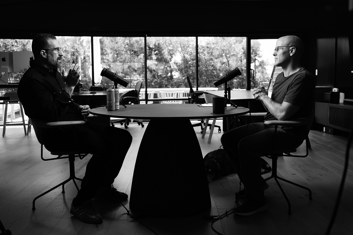 tferriss's tweet photo. NEW podcast episode is up! 

Dr. Andrew Huberman — Peptides, Performance, and Protocols

Andrew Huberman, Ph.D., is a neuroscientist and tenured professor in the Departments of Neurobiology and Ophthalmology at Stanford University School of Medicine, where he runs the Huberman Lab. 

He is the author of Protocols: An Operating Manual for the Human Body.

Please enjoy! 🙌

cc: @hubermanlab