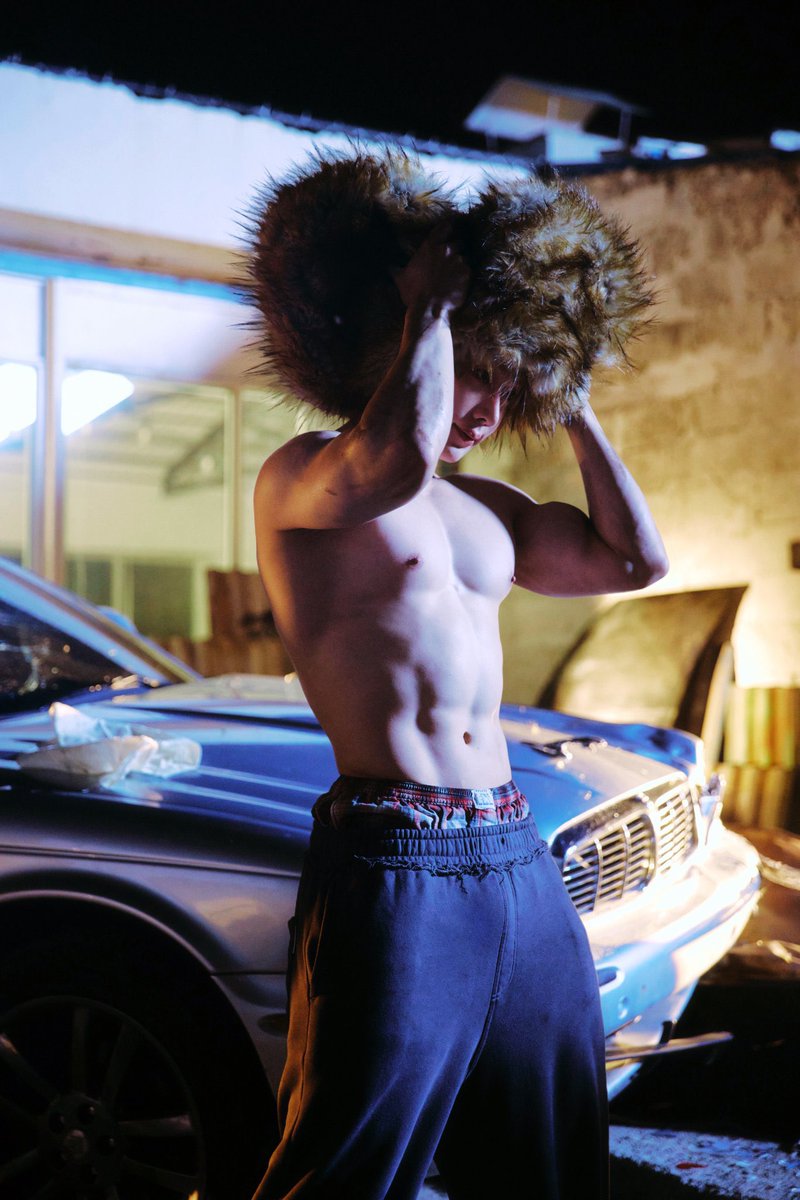 issaayoo's tweet photo. holy himbo 😩 https://t.co/bfY6aT8QIZ