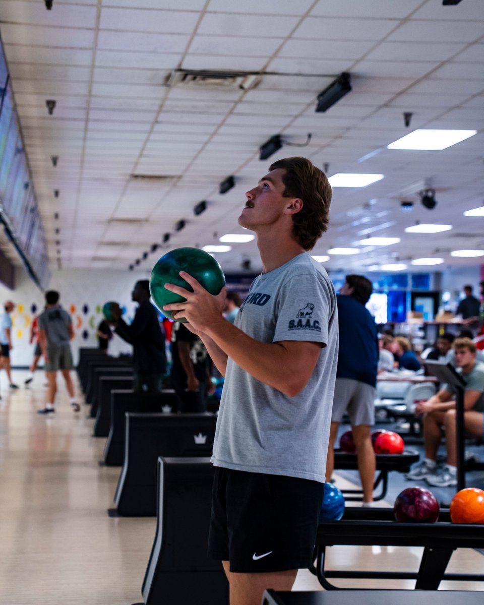 SamfordFootball's tweet photo. Rolling with the Dogs 🎳🐶

#AllForSAMford #SamfordDNA https://t.co/1uZpcD0PIP