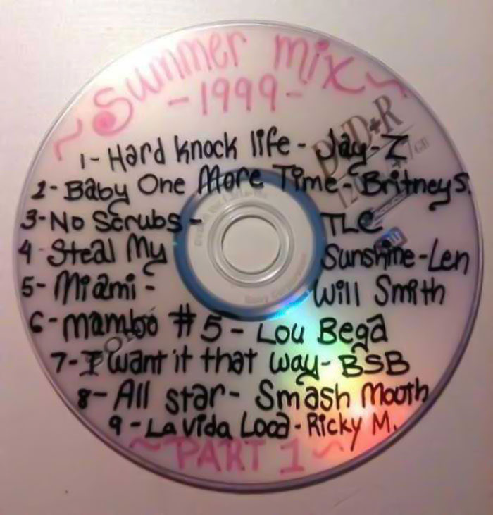 OldInternetFeel's tweet photo. I miss burning CDs https://t.co/bPyxeGqUAM