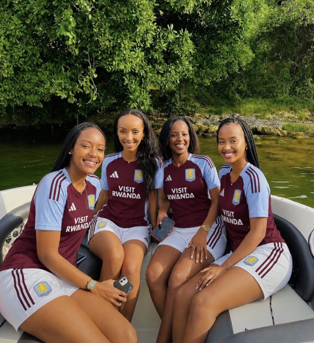 oswaki's tweet photo. Aston Villa irakabyara yabyaje imbyeyi! https://t.co/zEep2SU54A