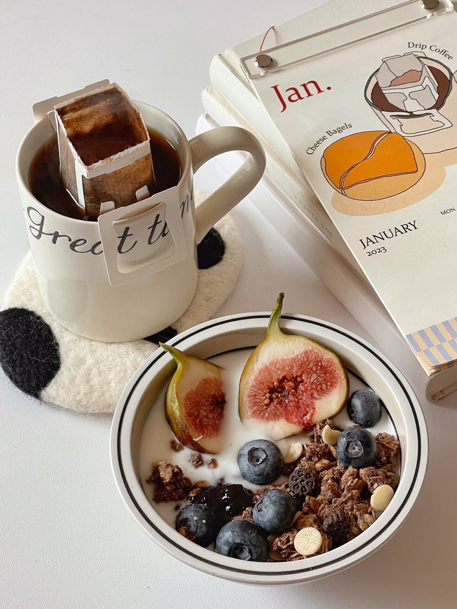 Raefoley7's tweet photo. Just tested the superfood frozen blueberries! Bursting with natural sweetness, plump texture, no added sugar, perfect for yogurt bowls u0026 smoothies. A solid 9/10 for convenience + taste! https://t.co/p92jP54tB1