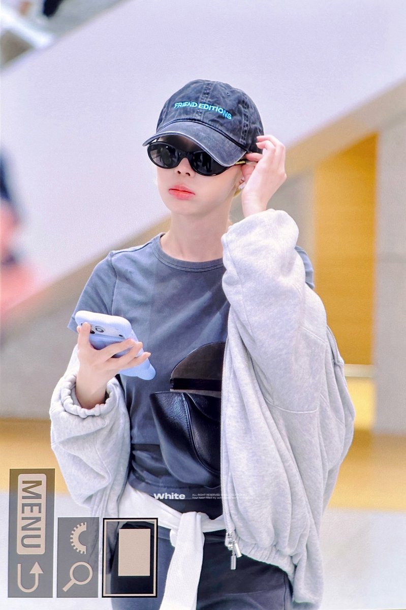 whitefor010101's tweet photo. 260723 ICN

#aespa #에스파 #WINTER #윈터 https://t.co/WO0yiNkKl5