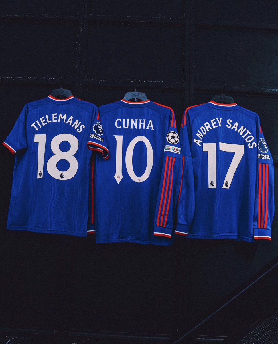 UtdForever7's tweet photo. 1️⃣8️⃣ x 1️⃣0️⃣ x 1️⃣7️⃣ 🥶🔵 https://t.co/Vu5oZNiAYe
