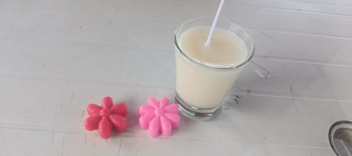 aquilesenlacomu's tweet photo. 🕯️ El Municipio de Guayaquil, a través de la Dirección de Vinculación con la Comunidad, realizó un taller de velas aromáticas en la Casa Comunal Las Valdivias, promoviendo el aprendizaje de nuevas habilidades y el emprendimiento comunitario. 💙 https://t.co/k1vTIC8HXu