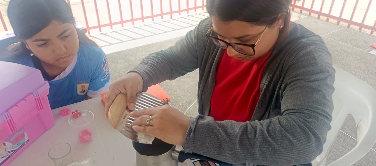 aquilesenlacomu's tweet photo. 🕯️ El Municipio de Guayaquil, a través de la Dirección de Vinculación con la Comunidad, realizó un taller de velas aromáticas en la Casa Comunal Las Valdivias, promoviendo el aprendizaje de nuevas habilidades y el emprendimiento comunitario. 💙 https://t.co/k1vTIC8HXu
