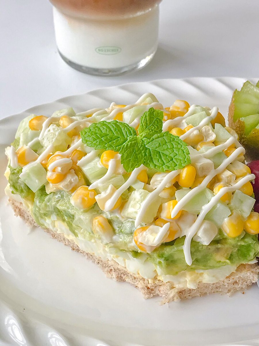 laurellarsen59's tweet photo. Lunch just hit different with this creamy avocado toast sprinkled with chili flakes u0026 a side of iced oat latte. Easy, cozy, and so satisfying! https://t.co/BkRbiqQio1
