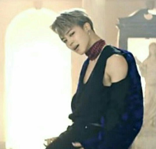 CxVanya's tweet photo. jimin’s shoulder was the last thing that the whole kpop industry saw before realizing that no one stands a chance anymore https://t.co/y0G50Td0R9