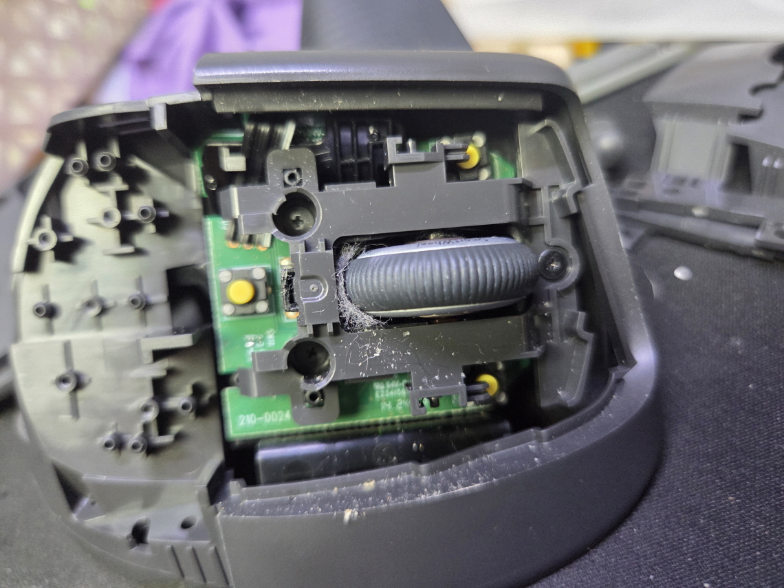 1004v's tweet photo. 경기도 군포시에서 왼쪽버튼 간헐적 반응없음으로 택배 입고된 Logitech Lift MR0094 로지텍 리프트 마우스 해외직구 사설 수리 고장 AS

고객님께서 "왼쪽버튼 간헐적 반응없음"으로 수리요청해주셨습니다. https://t.co/avSLdg00i7