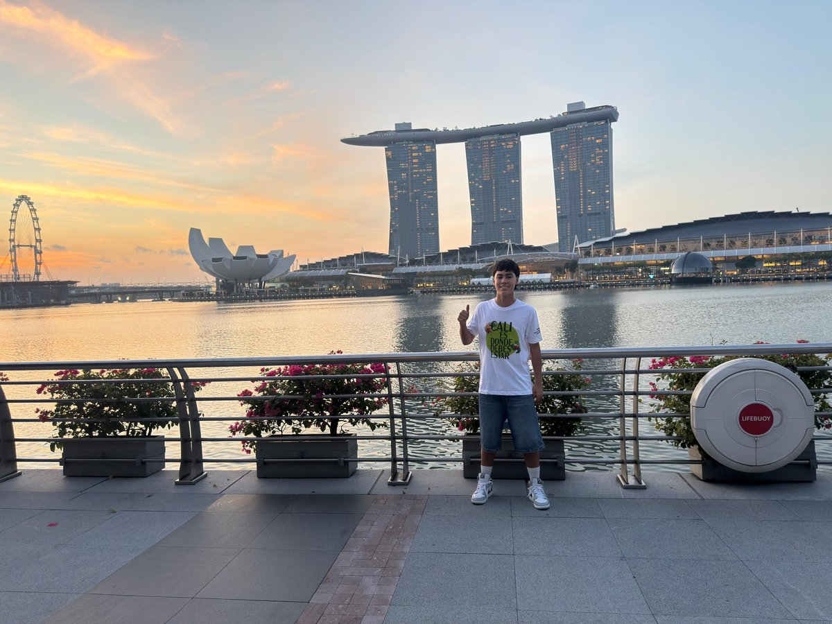 alejoeder's tweet photo. ¡Qué alegría recibir esta noticia!

Sebastián Trujillo ganó medalla de oro y medalla de plata en el Singapore International Math Olympiad Challenge 2026. 🥇🥈

Cuando nos conocimos antes de su viaje le dije que toda Cali estaría con él. Hoy nos demuestra que el talento, la disciplina y los sueños de nuestros jóvenes pueden llegar muy lejos.

¡Felicitaciones, Sebastián! Nos llenás de orgullo.