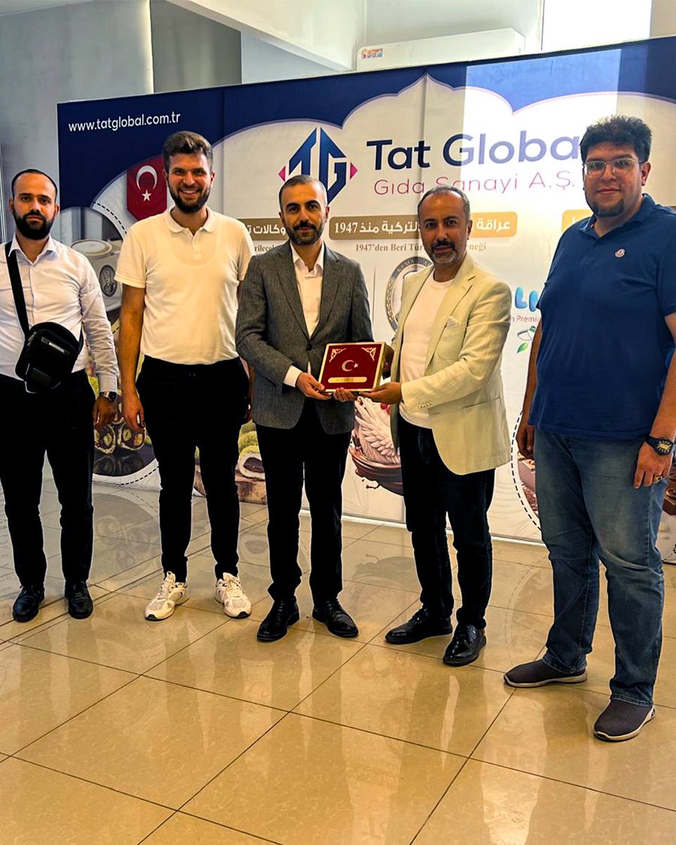 global_tat's tweet photo. Halep 52. Endüstriyel ve Tarımsal Üretim Fuarı kapsamında gerçekleştirdiğimiz görüşmeler, yeni iş birlikleri ve güçlü ticari bağlantılar için önemli fırsatlar sundu.

Fuar süresince standımızda sektör temsilcileri, iş ortaklarımız ve ziyaretçilerimizle bir araya gelerek verimli istişarelerde bulunduk, markalarımızı uluslararası platformda başarıyla temsil ettik.

Kemal Ağa 1947’nin köklü lezzet mirasını ve Tat Global’in kalite anlayışını daha geniş pazarlara ulaştırma hedefiyle çalışmalarımıza kararlılıkla devam ediyoruz.

Standımızı ziyaret eden tüm misafirlerimize, değerli iş ortaklarımıza ve yeni iş birliklerine katkı sağlayan herkese teşekkür ederiz.

Tat Global Gıda Sanayi A.Ş.
Türkiye’nin geleneksel lezzetlerini dünyayla buluşturmaya devam ediyor.