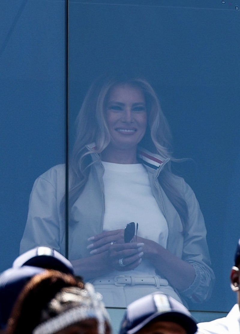 Melania22353's tweet photo. Queen 🩵 https://t.co/nEPF19k9aF