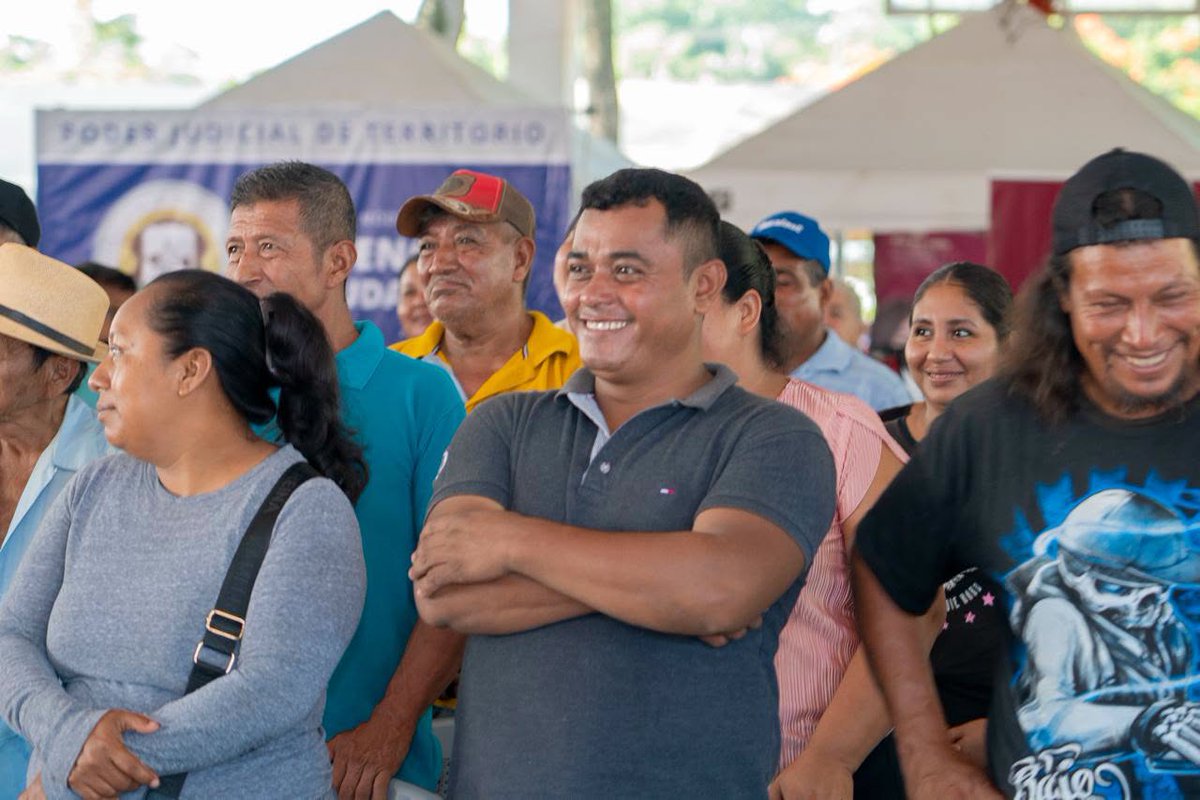 SETabasco's tweet photo. 📍 En las Jornadas de Atención al Pueblo en Territorio, encabezadas por el gobernador @TabascoJavier , la secretaria de Educación de Tabasco, Patricia Iparrea, brindó atención directa a la comunidad escolar en el poblado C-11 José María Morelos y Pavón, municipio de Cárdenas https://t.co/pKcupQqg0H