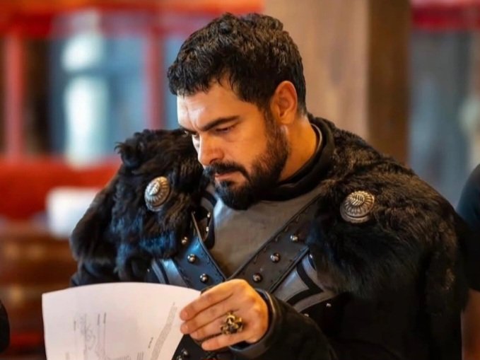 REGARCI_7108's tweet photo. @portalhicbr Genial el nuevo personaje, espectacular!! 💫✨️ #HalilİbrahimCeyhan ❤️👑❤️👑 #Aşkvetaht #Andreas 👑⚔️🏰@halilibrahiminf https://t.co/T9YWdmZKnh