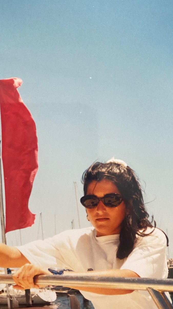 lauravilac's tweet photo. mi madre d joven tenía un puto swagg https://t.co/pu1noDFIzO