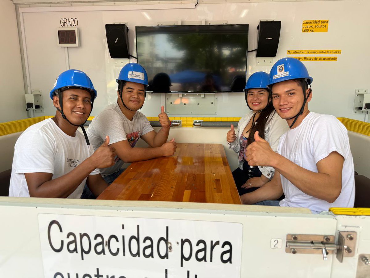 Riesgos_Ec's tweet photo. 📍#Manabí

35 jóvenes de Jóvenes En Acción en Chone fortalecieron sus conocimientos en Primeros Auxilios Básicos Complementarios, preparándose para brindar una respuesta inicial ante situaciones de emergencia. 🇪🇨

#GobiernoDelEcuador https://t.co/tujmdU2VaR