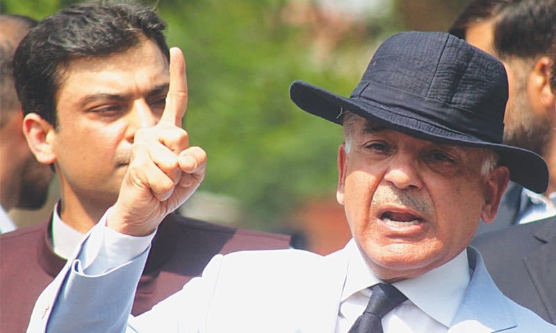 NaureenJanjua's tweet photo. جان چھوڑ دے کرسی کی بھیا تھوڑی اپنی سیاسی legacy کی عزت رکھ لے۔ https://t.co/gUALCL09Rh